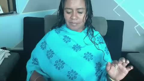 Snapshot of saggil_0385 chatting on May 9, 6:18 am saggil_0385 online show from May 9, 6:18 am