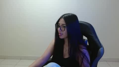 Sahaliefox  online show from April 9, 10:04 pm