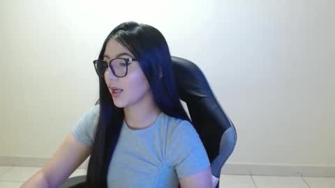 Snapshot of sahaliefox_ chatting on April 23, 6:10 pm Sahaliefox online show from April 23, 6:10 pm