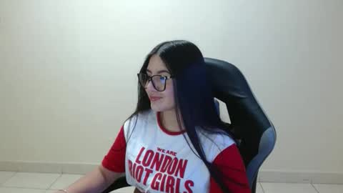 Snapshot of sahaliefox_ chatting on April 29, 10:05 pm Sahaliefox online show from April 29, 10:05 pm