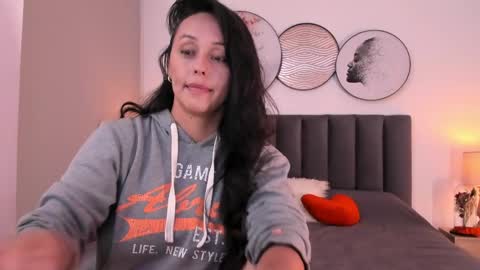 Snapshot of saharagarcia chatting on April 22, 10:44 pm Sahara Garcia online show from April 22, 10:44 pm