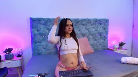 Snapshot of sahmanta_rose chatting on February 6, 3:11 am S A H M A N T A R O S E online show from February 6, 3:11 am