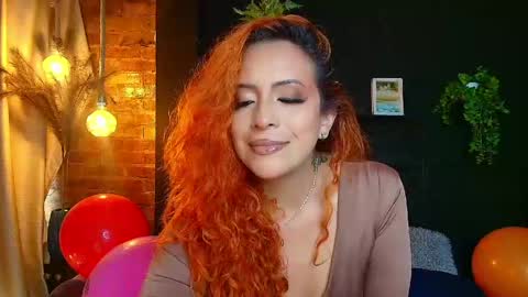 Snapshot of sahra_tayl0r_ chatting on May 9, 3:17 pm SARA online show from May 9, 3:17 pm