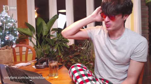 Snapshot of sahueso chatting on December 19, 9:17 pm David Sahueso online show from December 19, 9:17 pm