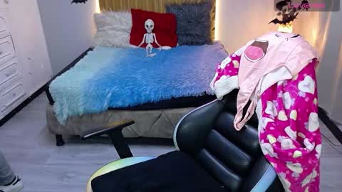 Snapshot of sailor_moon07 chatting on October 9, 4:43 am sailor online show from October 9, 4:43 am