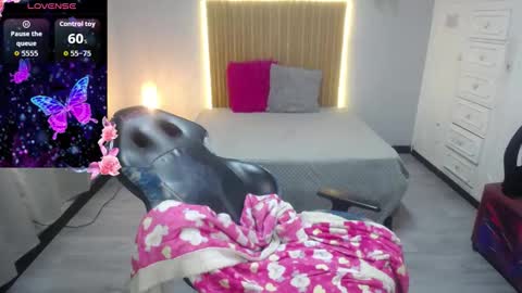 Snapshot of sailor_moon07 chatting on December 20, 4:30 am sailor online show from December 20, 4:30 am