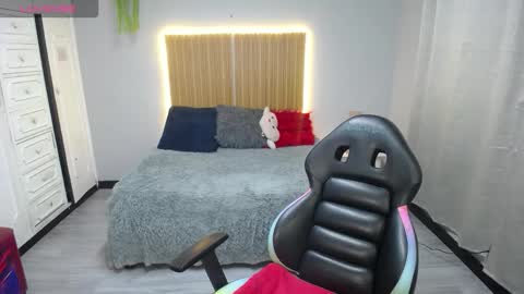 Snapshot of sailor_moon07 chatting on February 19, 3:57 am sailor online show from February 19, 3:57 am