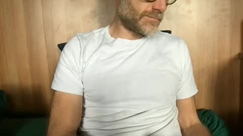 Snapshot of saint009 chatting on June 20, 10:18 am saint009 online show from June 20, 10:18 am