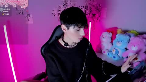 Kitty     online show from April 29, 3:10 am