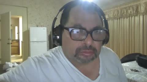 Snapshot of salart500 chatting on February 16, 6:32 am Chingon caliente online show from February 16, 6:32 am