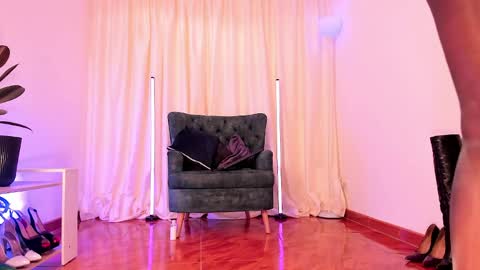 Snapshot of sali_g chatting on May 26, 8:27 pm Sali G online show from May 26, 8:27 pm