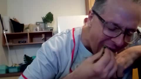 salis1981 online show from October 27, 5:28 pm