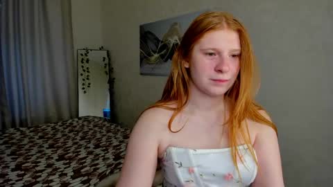 Snapshot of sally_ange1 chatting on April 27, 12:52 am Sally online show from April 27, 12:52 am