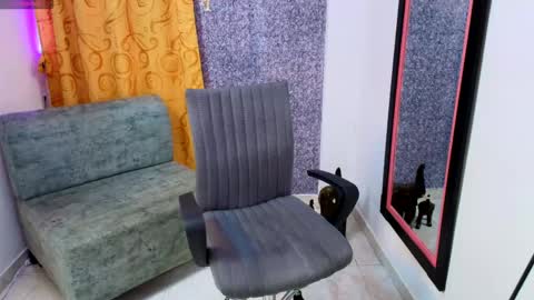 Snapshot of sally_ricci chatting on June 5, 7:30 pm sally_ricci online show from June 5, 7:30 pm