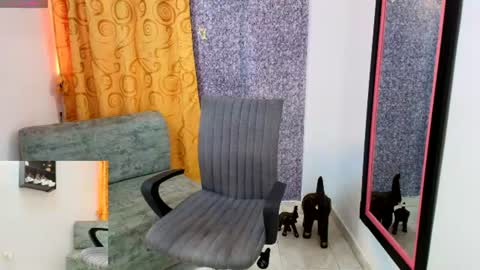 Snapshot of sally_ricci chatting on June 10, 7:35 pm sally_ricci online show from June 10, 7:35 pm