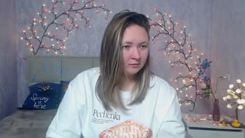 Snapshot of sallyverda chatting on April 19, 5:40 am Sally online show from April 19, 5:40 am