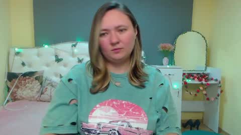 Snapshot of sallyverda chatting on April 21, 1:42 am Sally online show from April 21, 1:42 am