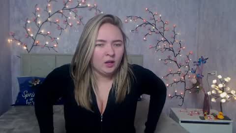 Snapshot of sallyverda chatting on April 24, 11:07 pm Sally online show from April 24, 11:07 pm