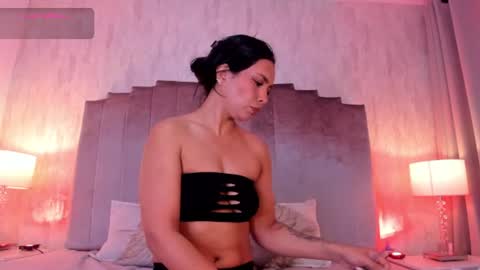 Snapshot of salma_lutz chatting on June 22, 12:35 pm Marcela online show from June 22, 12:35 pm