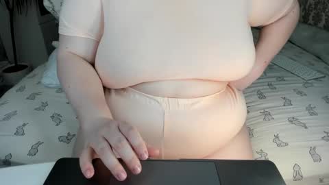 Snapshot of salma_queen chatting on February 23, 8:00 pm SalmaRoth online show from February 23, 8:00 pm