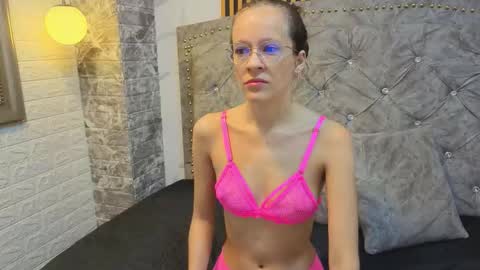 salome_cruxx online show from February 17, 11:40 am