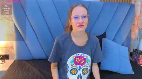 Snapshot of salome_cruxx chatting on June 23, 12:03 pm salome_cruxx online show from June 23, 12:03 pm