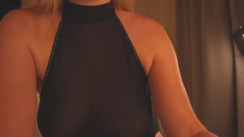 Snapshot of saltedhoney chatting on May 16, 7:56 pm IsaBella- online show from May 16, 7:56 pm
