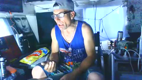 Snapshot of saltwaterweapon chatting on October 26, 6:41 am saltwaterweapon online show from October 26, 6:41 am