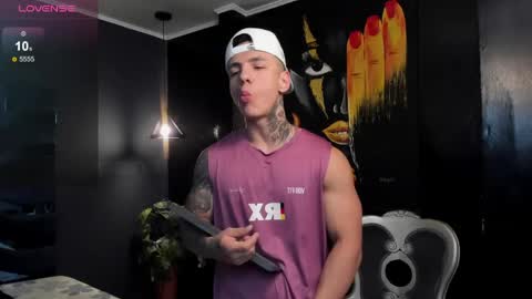 Snapshot of salvatore_damore chatting on April 21, 5:17 pm SALVATORE online show from April 21, 5:17 pm