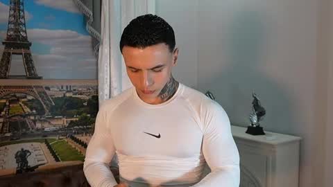 Snapshot of salvatore_damore chatting on May 20, 5:41 pm SALVATORE online show from May 20, 5:41 pm