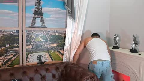 Snapshot of salvatore_damore chatting on May 26, 5:53 pm SALVATORE online show from May 26, 5:53 pm