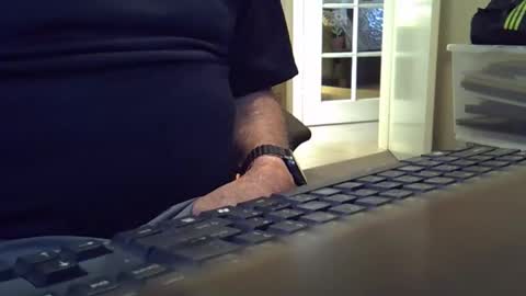 Snapshot of sam1151 chatting on April 6, 2:42 am niceone51 online show from April 6, 2:42 am