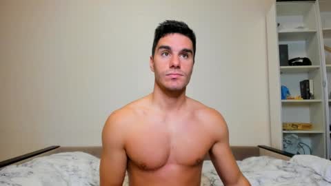 Snapshot of sam_huston18 chatting on December 5, 4:42 am BACK IN 2 WEEKS online show from December 5, 4:42 am