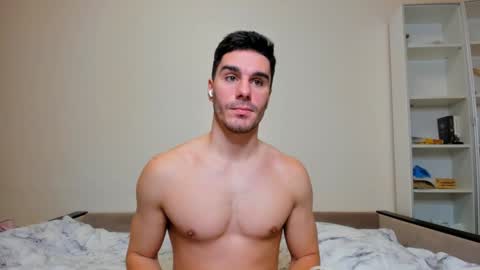 Snapshot of sam_huston18 chatting on December 30, 9:40 pm BACK IN 2 WEEKS online show from December 30, 9:40 pm