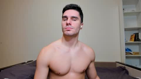 Snapshot of sam_huston18 chatting on January 9, 12:25 am BACK IN 2 WEEKS online show from January 9, 12:25 am