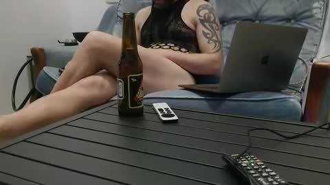 Snapshot of sam_love1985 chatting on May 10, 9:42 pm sam_love1985 online show from May 10, 9:42 pm