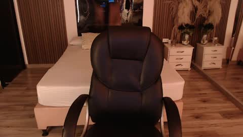 SAM MANSON online show from April 7, 12:16 pm