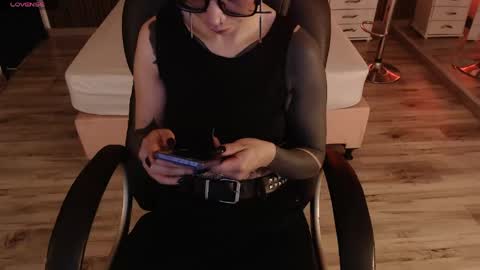 SAM MANSON online show from April 18, 7:07 pm