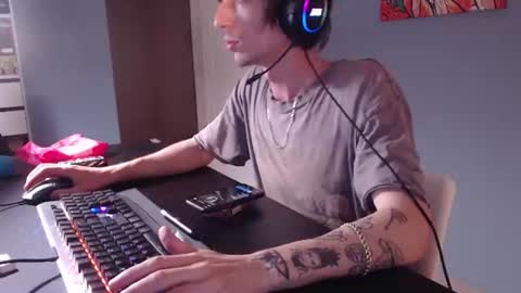 Snapshot of sam_skywalker chatting on July 31, 9:25 pm sam_skywalker online show from July 31, 9:25 pm