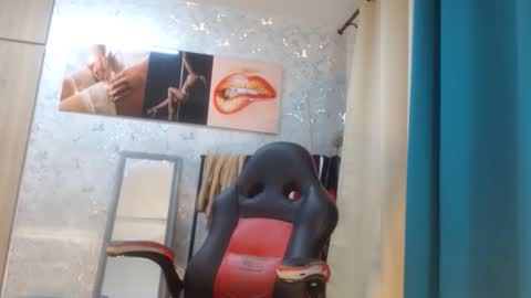 Snapshot of samanta_brownn_ chatting on April 18, 11:14 am samanta online show from April 18, 11:14 am