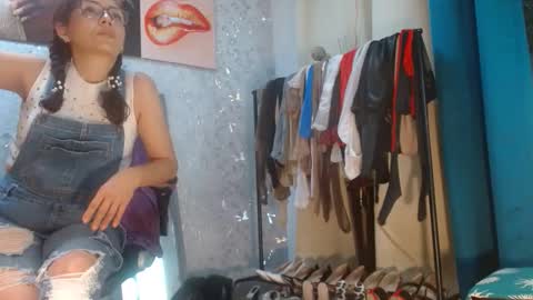 Snapshot of samanta_brownn_ chatting on May 11, 11:05 am samanta online show from May 11, 11:05 am