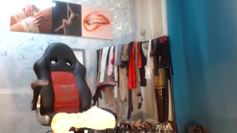Snapshot of samanta_brownn_ chatting on June 11, 10:57 am samanta online show from June 11, 10:57 am