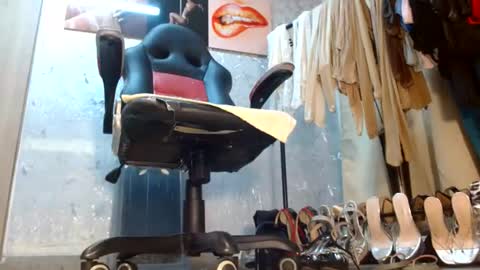 Snapshot of samanta_brownn_ chatting on June 24, 11:20 am samanta online show from June 24, 11:20 am