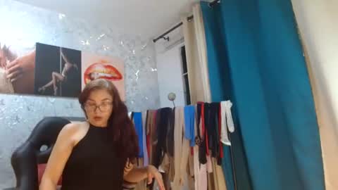 Snapshot of samanta_brownn_ chatting on July 17, 11:28 am samanta online show from July 17, 11:28 am