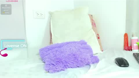 Snapshot of samanta_little chatting on May 1, 12:15 am Samantha online show from May 1, 12:15 am