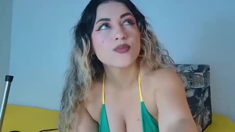 Snapshot of samantaandaron chatting on November 20, 10:20 pm samattaxxx73 online show from November 20, 10:20 pm