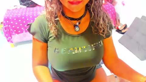 Snapshot of samantha__smile__ chatting on July 5, 10:11 am Samanthasmile online show from July 5, 10:11 am