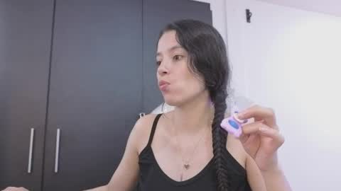 Snapshot of samantha_blow chatting on May 20, 3:24 am samantha_blow online show from May 20, 3:24 am