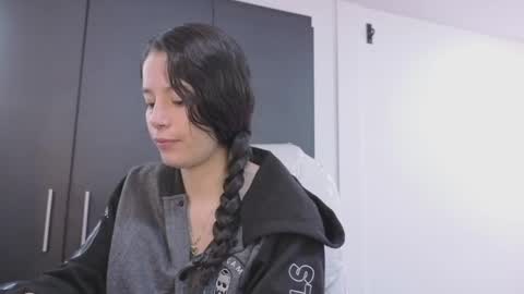 Snapshot of samantha_blow chatting on May 21, 3:24 am samantha_blow online show from May 21, 3:24 am
