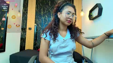 Snapshot of samantha_fox8 chatting on April 25, 11:46 am online show from April 25, 11:46 am
